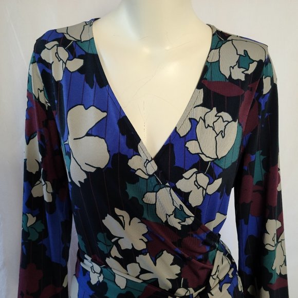 Sabie Blue Floral Print Tie Front Wrap Dress Size Medium 3/4 Length Sleeves - Picture 2 of 5